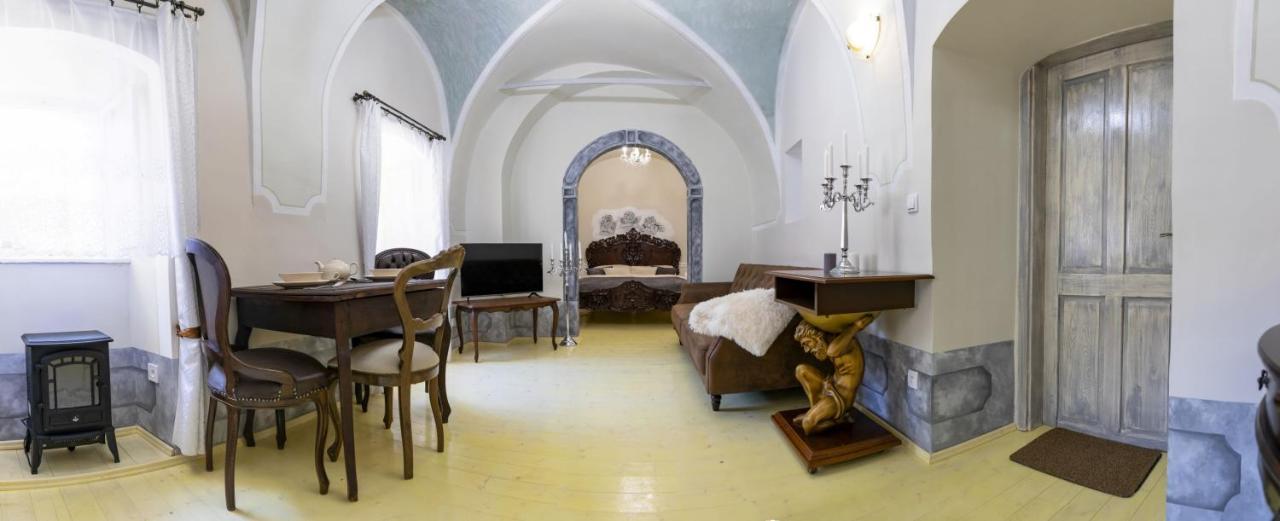 Apartman Charlotte V Dome So Studnou Na Streche Banská Štiavnica Extérieur photo